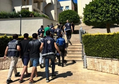 Marmaris&rsquo;te g&ouml;&ccedil;men ka&ccedil;ak&ccedil;ılığı operasyonu