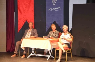 Marmaris&rsquo;te &ldquo;Kadınlık bizde kalsın sahnelendi&rdquo;
