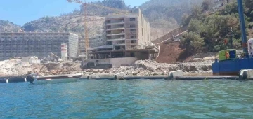 Marmaris&rsquo;teki otel inşaatı, deniz dolgusu iddiasıyla m&uuml;h&uuml;rlendi

