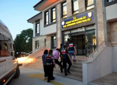 Masaj salonlarına fuhuş operasyonu