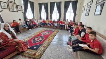 Masalla b&uuml;y&uuml;yen &ccedil;ocuğun hayal g&uuml;c&uuml; daha geniş oluyor
