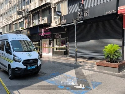 Maskeli 4 kişi, kuyumcu d&uuml;kkanını soydu