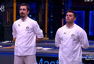 Masterchef'te nefesler tutuldu: işte Sezer ve &Ouml;zkan'ın final tabakları