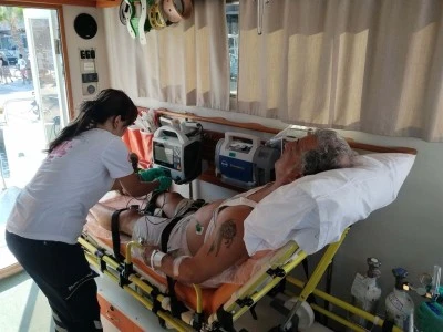 Mavi turda ve Yunan adasında rahatsızlanan 3 kişi, deniz ambulansıyla Bodrum'a taşındı