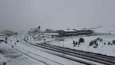 Mayıs karı Erciyes&rsquo;i beyaza b&uuml;r&uuml;d&uuml;
