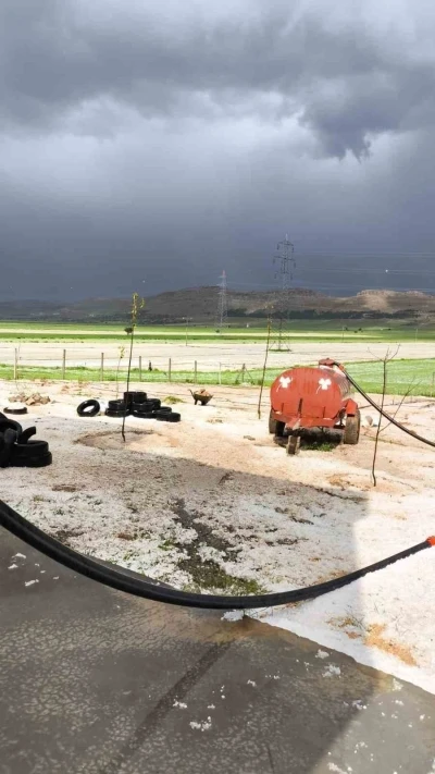 Mazıdağı&rsquo;nda dolu yağışı hayatı olumsuz etkiledi
