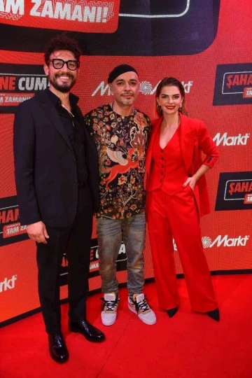 MediaMarkt mağazasında s&uuml;rpriz rap performansı
