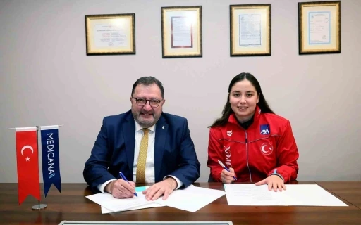 Medicana İzmir Hastanesi, başarılı y&uuml;z&uuml;c&uuml; Bengisu Avcı&rsquo;nın sağlık sponsoru oldu
