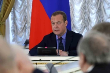 Medvedev: &ldquo;Ukrayna&rsquo;nın saldırısı başarılı olursa n&uuml;kleer silah kullanırız&rdquo;

