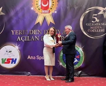 Medya Basın Federasyonu&rsquo;ndan Prof. Dr. Karabulut&rsquo;a &ouml;d&uuml;l
