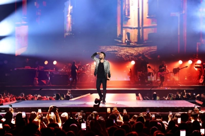 Megastar &Uuml;lkeyi B&uuml;y&uuml;ledi!