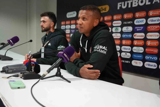 Mehmet Aurelio: &ldquo;Galibiyet hedefledik, farklı kaybetmenin &uuml;z&uuml;nt&uuml;s&uuml;n&uuml; yaşıyoruz&rdquo;
