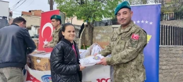 Mehmet&ccedil;ik Kosova&rsquo;da Ramazan pidesi dağıttı
