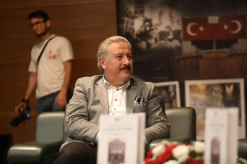 Melikgazi Belediyesi Kayseri&rsquo;nin Ulu &Ccedil;ınarı Kayseri Lisesi Tarihi Kitabının tanıtımını yaptı
