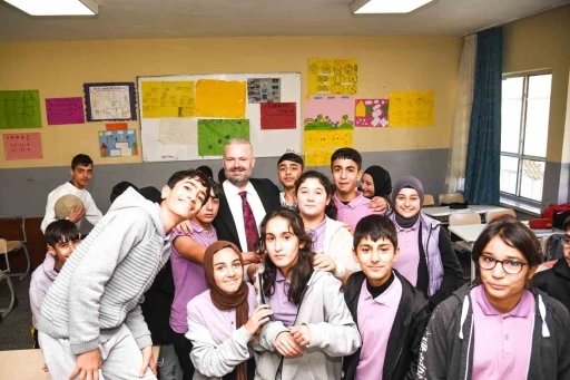 Menemen&rsquo;de 10 bin &ouml;ğrenciye &rsquo;dijital&rsquo; destek
