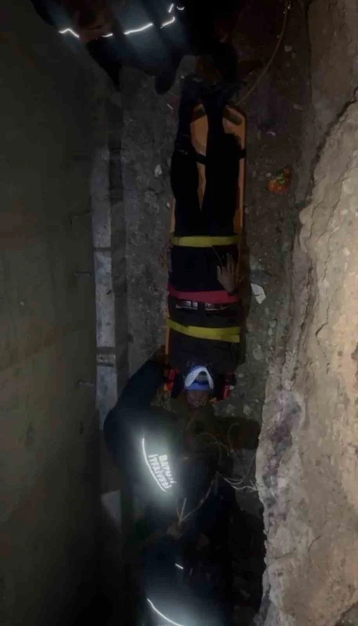 Menfeze d&uuml;şen adam 1 saat sonra kurtarıldı
