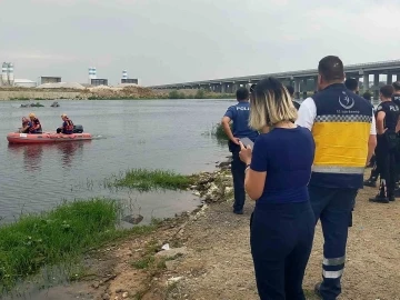 Meri&ccedil; Nehri&rsquo;nde kaybolan iki &ccedil;ocuğu arama &ccedil;alışmaları s&uuml;r&uuml;yor
