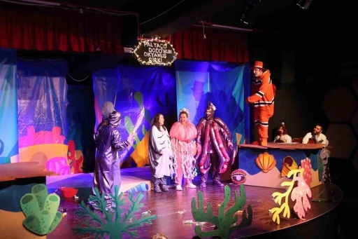 Merkezefendi Kent Tiyatrosu&rsquo;nun yeni oyunu izleyiciyle buluştu
