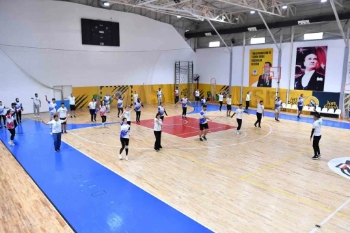 Mersin B&uuml;y&uuml;kşehir Belediyesi gen&ccedil;leri fiziki yeterlilik sınavlarına hazırlıyor
