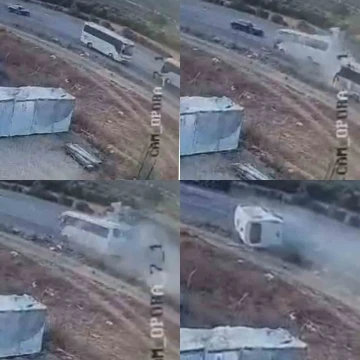 Mersin&rsquo;de 2 kişinin &ouml;ld&uuml;ğ&uuml; 35 kişinin yaralandığı kaza anı kamerada
