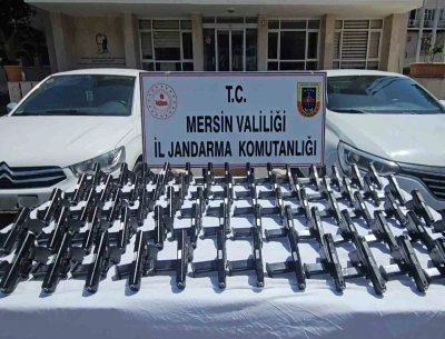 Mersin&rsquo;de 2 otomobilde 70 tabanca ele ge&ccedil;irildi: 2 tutuklama
