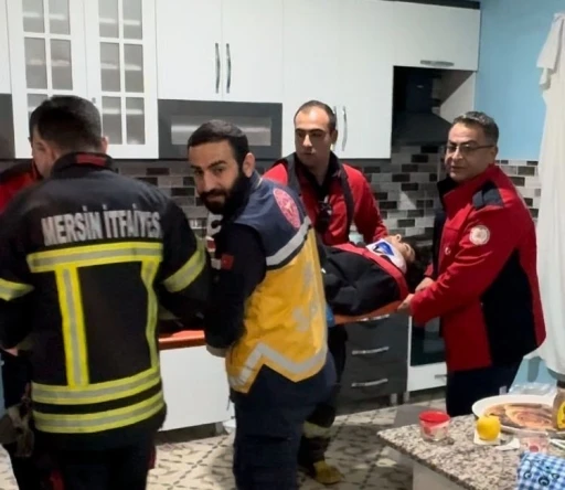 Mersin&rsquo;de 3. kattan havalandırma boşluğuna d&uuml;şen &ccedil;ocuk ağır yaralandı
