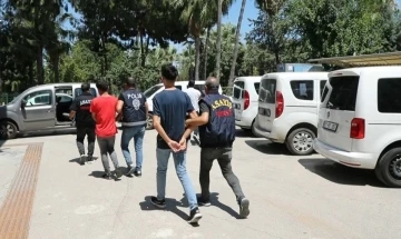 Mersin&rsquo;de ara&ccedil; kundaklayan 4 ş&uuml;pheli yakalandı