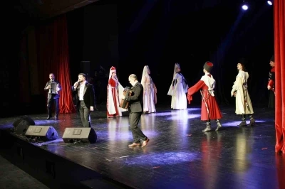 Mersin&rsquo;de &Ccedil;erkes m&uuml;ziği ve dansı r&uuml;zgarı esti

