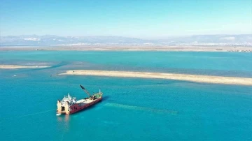 Mersin&rsquo;de deniz kıyısına 2 bin metrelik koruma kalkanı