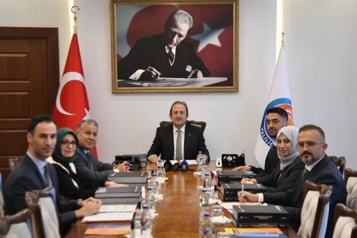 Mersin&rsquo;de &rsquo;Dezenformasyonla M&uuml;cadele Kurumlar Arası İş Birliği Protokol&uuml;&rsquo; imzalandı
