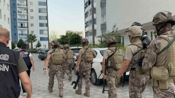 Mersin&rsquo;de &rsquo;dubl&ouml;rl&uuml;&rsquo; dolandırıcılık &ccedil;etesine şafak operasyonu: 23 g&ouml;zaltı kararı
