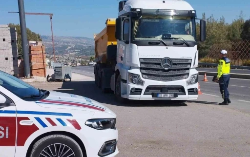 Mersin&rsquo;de kural ihlali yapan s&uuml;r&uuml;c&uuml;lere ceza yağdı
