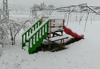 Mersin&rsquo;de mayısta kar yağışı etkili oldu, yaylalar beyaza b&uuml;r&uuml;nd&uuml;
