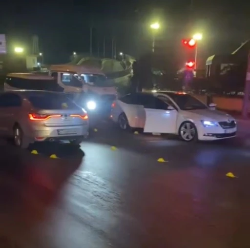 Mersin&rsquo;de silahlı kavga: Ahmet T&uuml;rk&rsquo;&uuml;n torunu &ouml;ld&uuml;
