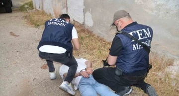 Mersin&rsquo;de ter&ouml;r ama&ccedil;lı ara&ccedil; kundaklayan ş&uuml;pheli su&ccedil;&uuml;st&uuml; yakalandı
