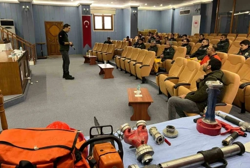 Mersin&rsquo;de yangın g&ouml;n&uuml;ll&uuml;lerine eğitim verildi
