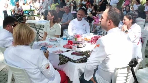 Mersin&rsquo;de zeytinyağı yemek yarışması d&uuml;zenlendi
