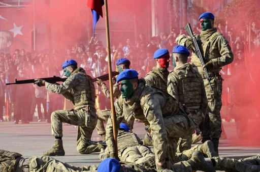 Mersin&rsquo;in kurtuluş g&uuml;n&uuml; coşkuyla kutlandı
