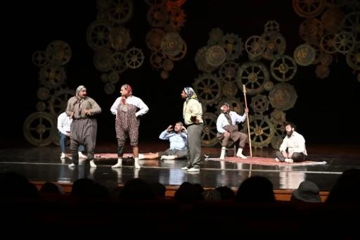 Mersin Şehir Tiyatrosu, Kırşehir&rsquo;de &rsquo;Misafir&rsquo; adlı oyunu sahneledi
