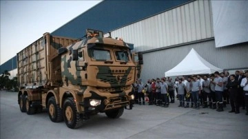 Mersin'de zırhlı askeri lojistik destek aracı Derman i&ccedil;in teslimat t&ouml;reni yapıldı