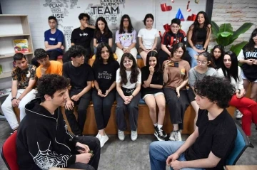 Mersinliler &rsquo;Hello Mersin&rsquo; ile dil &ouml;ğreniyor
