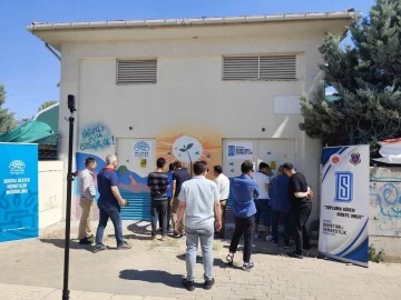  Bursa'da mesajlarını grafiti &ccedil;alışması ile verdiler