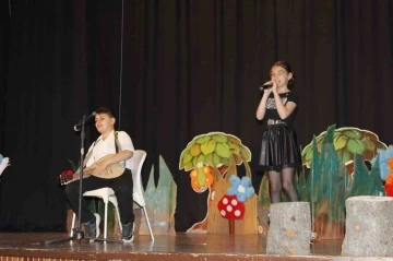 Meserret İnel İlkokulu &ouml;ğrencileri 90&rsquo;lar şarkılarını seslendirdi
