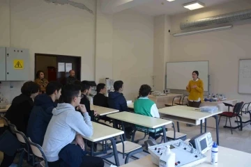 Meslek lisesi &ouml;ğrencileri &uuml;niversiteyi gezdi
