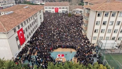 Meslektaşları, &ouml;ğrencisi tarafından &ouml;ld&uuml;r&uuml;len Fatma Nur &ouml;ğretmen i&ccedil;in toplandı