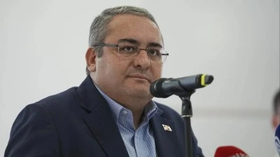 Mesut &Ouml;zarslan'dan &Ouml;zg&uuml;r &Ouml;zel'e su&ccedil; duyurusu