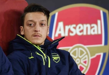 Mesut &Ouml;zil, futbolu bıraktığını a&ccedil;ıkladı
