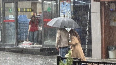 Bursa&rsquo;da sağanak başladı fırtına uyarısı geldi