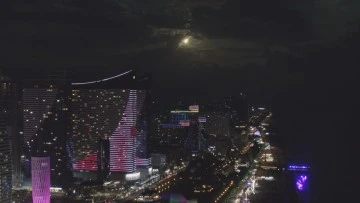 Meteorun d&uuml;şt&uuml;ğ&uuml; an kameralara bu şekilde yansıdı