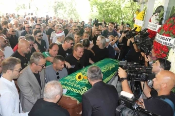 Metin Arolat&rsquo;ın cenazesi İzmir&rsquo;de g&ouml;zyaşlarıyla uğurlandı
